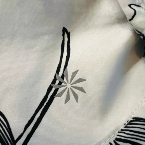 ATHLETA WOMEN’S WHITE & BLACK TROPICAL PATTERN ATHLETIC SHORTS SIZE SMALL - Picture 15 of 15